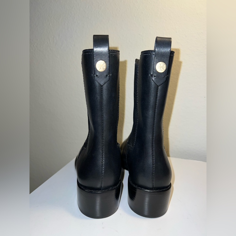NEW Tory Burch Chelsea  Leather Ankle Boots Medallion-Plaque 35mm Sz 8M Org 438$